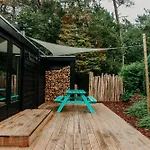 Holiday home Bumblebee Met Prive Sauna & Vuurplaats *
